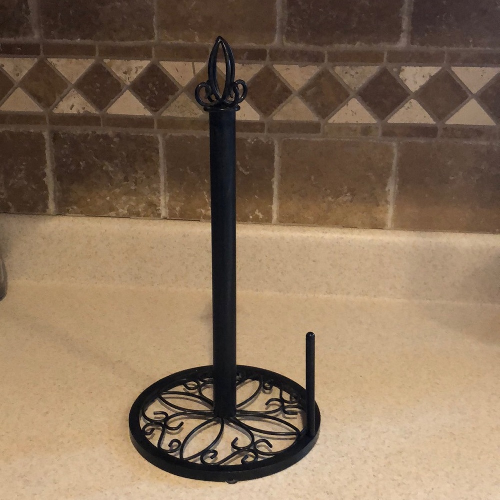 Paper towel holder